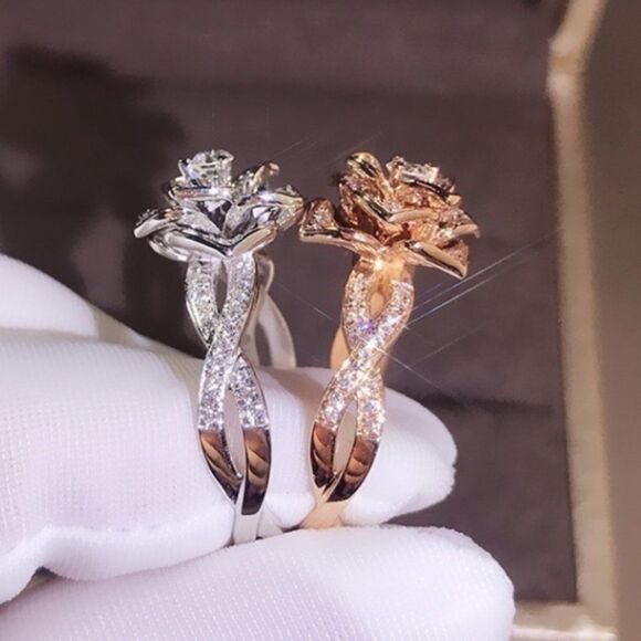 ✨HOST PICK 🍸Elegant Silver Plated Rose 🌹 Flower Simulated Zircon 💎 Ring✨ - Picture 10 of 16